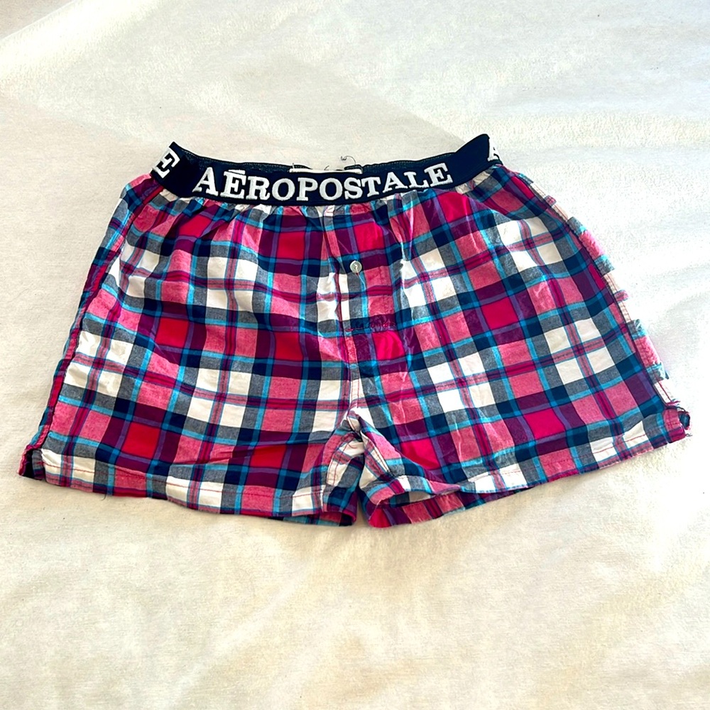 ⭐️ Aeropostale shades of red & pink plaid boxer shorts unisex M